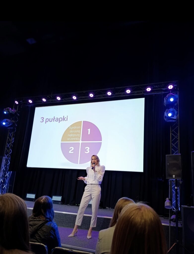 Zmiana zawodowa kobiet, poszukiwanie sensu w pracy i wypalenie